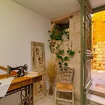 Antonia Traditional Estate